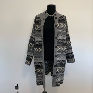 🔴 Black, white, and gray oversized printed cardigan